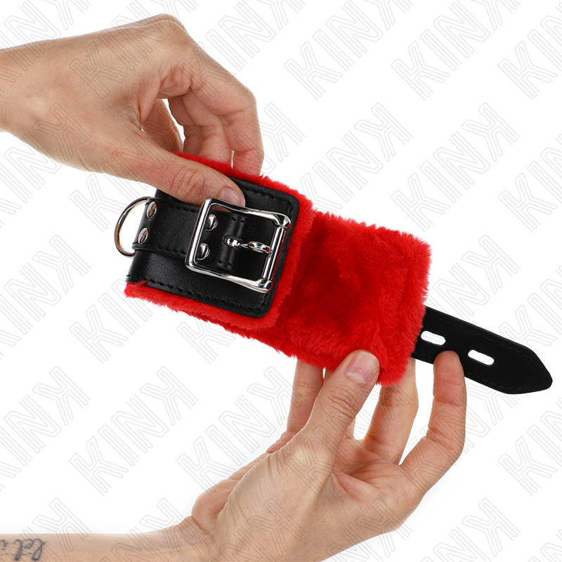 KINK – MIT PELZ GEFÜTTERTE HANDGELENKSTÜTZEN MIT QUADRATISCHEN LÖCHERN, VERSTELLBARER ROTER UND SCHWARZER GÜRTEL 17-29 CM X 6 CM